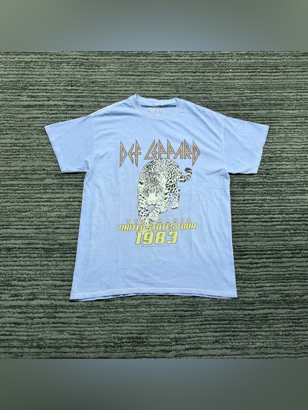 NWT Vinyl Icons Def Leppard Graphic Print Band Boyfriend Tee